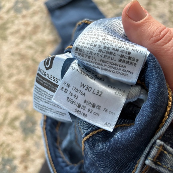 Levi's Classic Blue Jeans - Picture 3 of 4